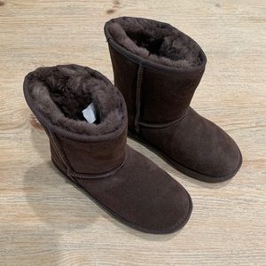 Kids Dream Pairs (UGG Style) Furry boots, like NEW. See pictures! Worn in house.